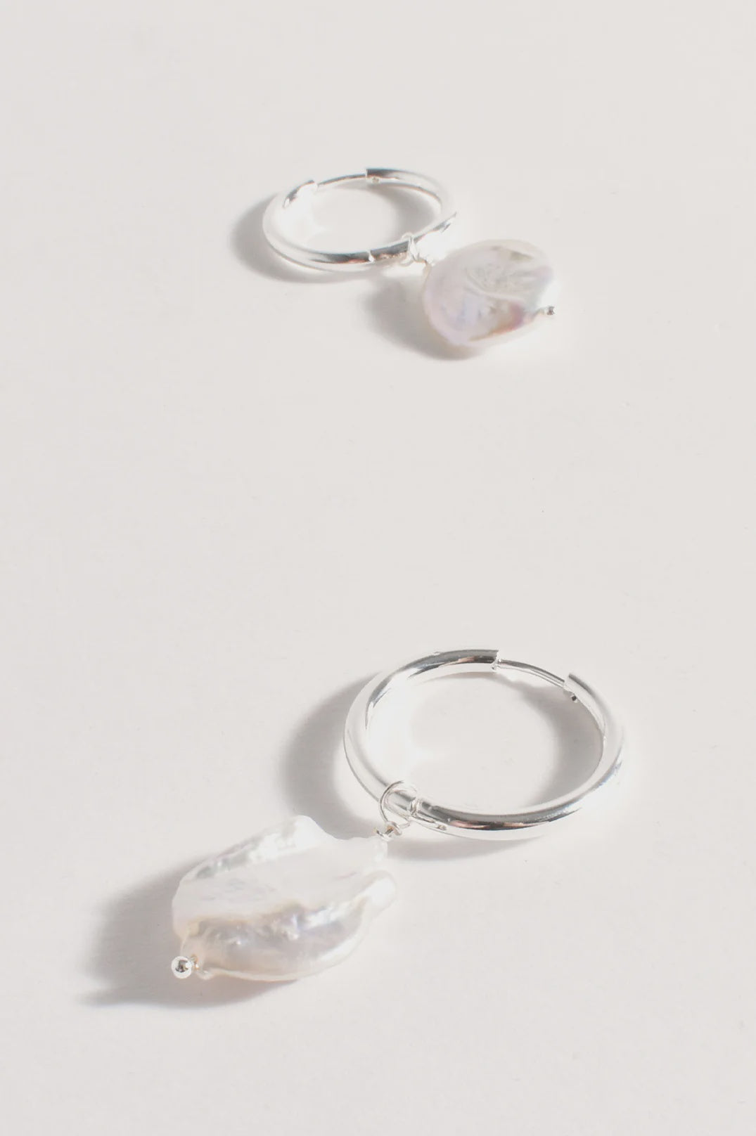EARRINGS FINE HOOP PEARL DROP - SILVER