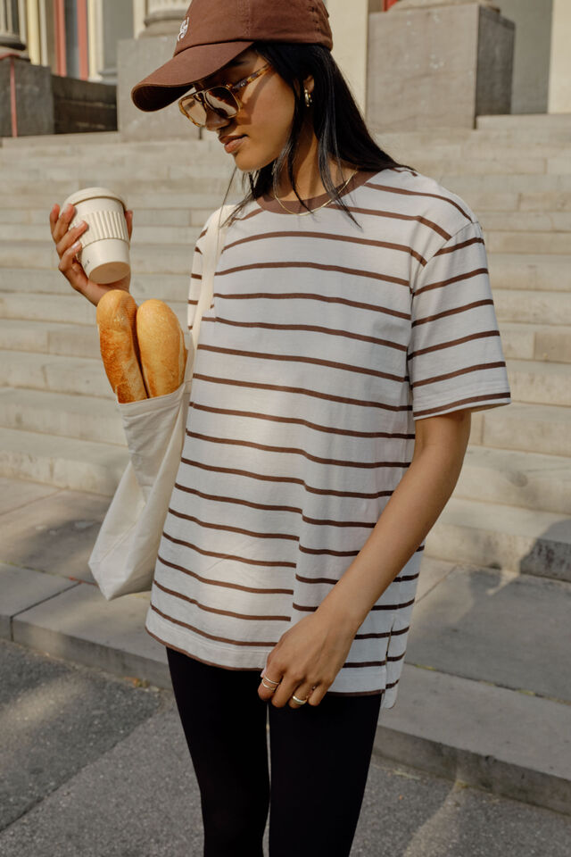TEE LOLA LONGLINE STEP HEM - BUFF/BRUNETTE STRIPE