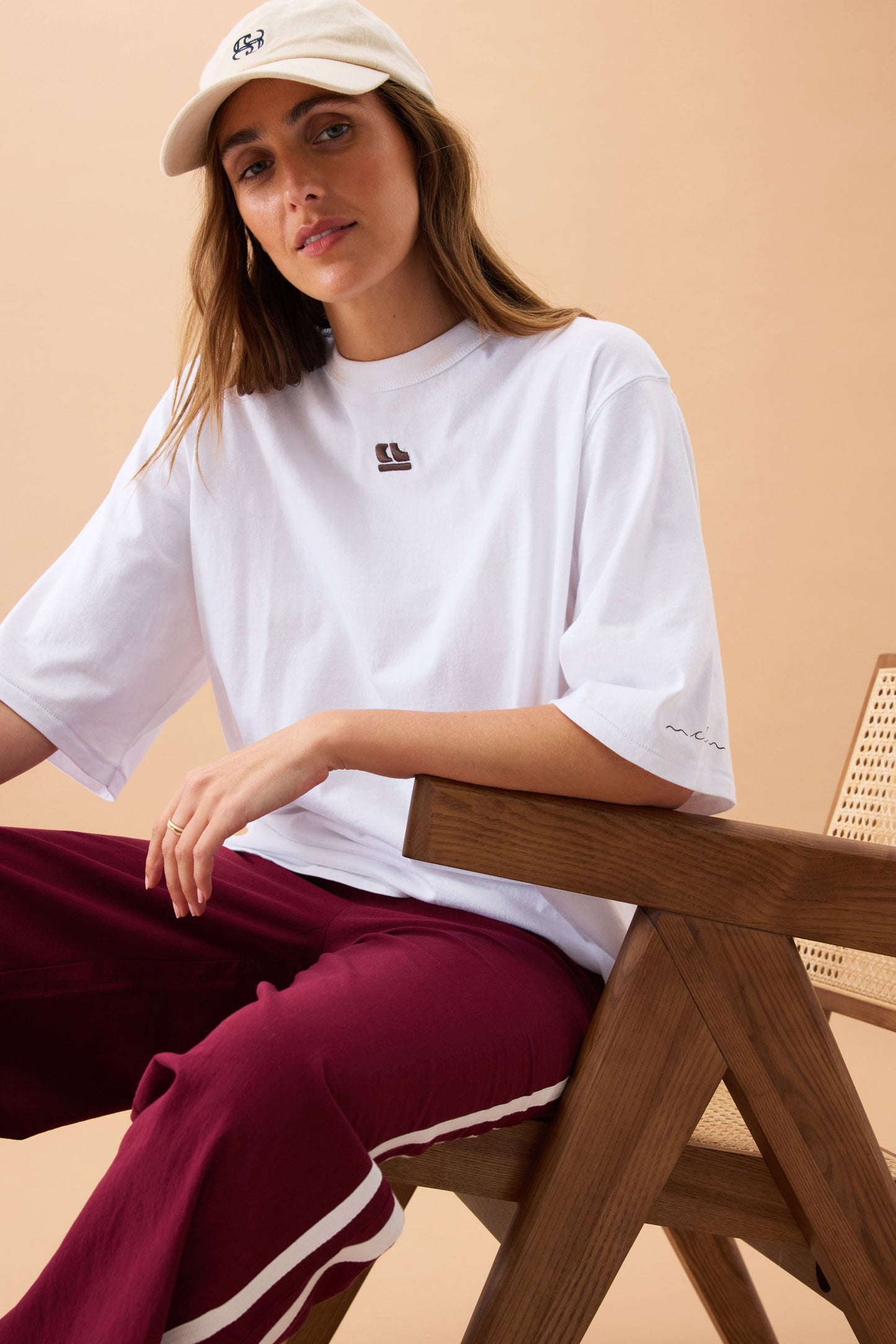 TEE LIV OVERSIZED - CHOC EMBROIDERY