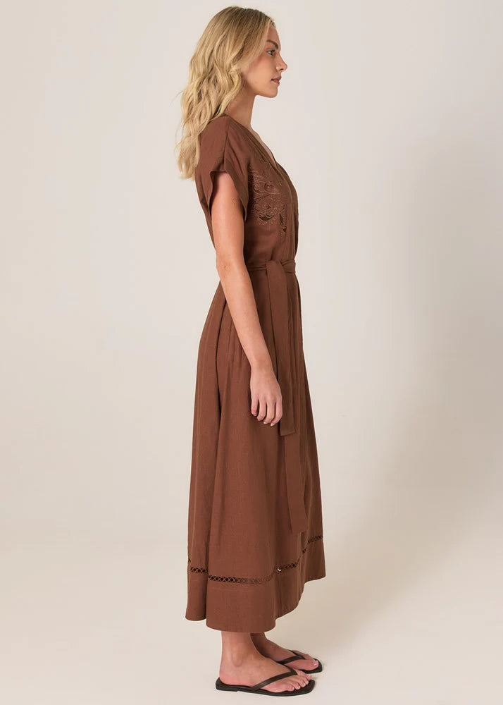 DRESS AVEN EMBROIDERD - CINNAMON