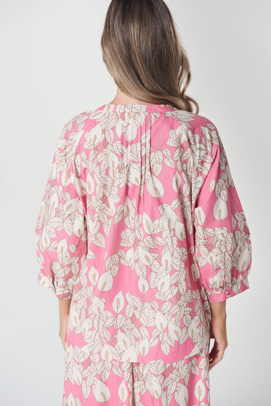 BLOUSE GROVE TUCK - FLAMINGO FLOWER