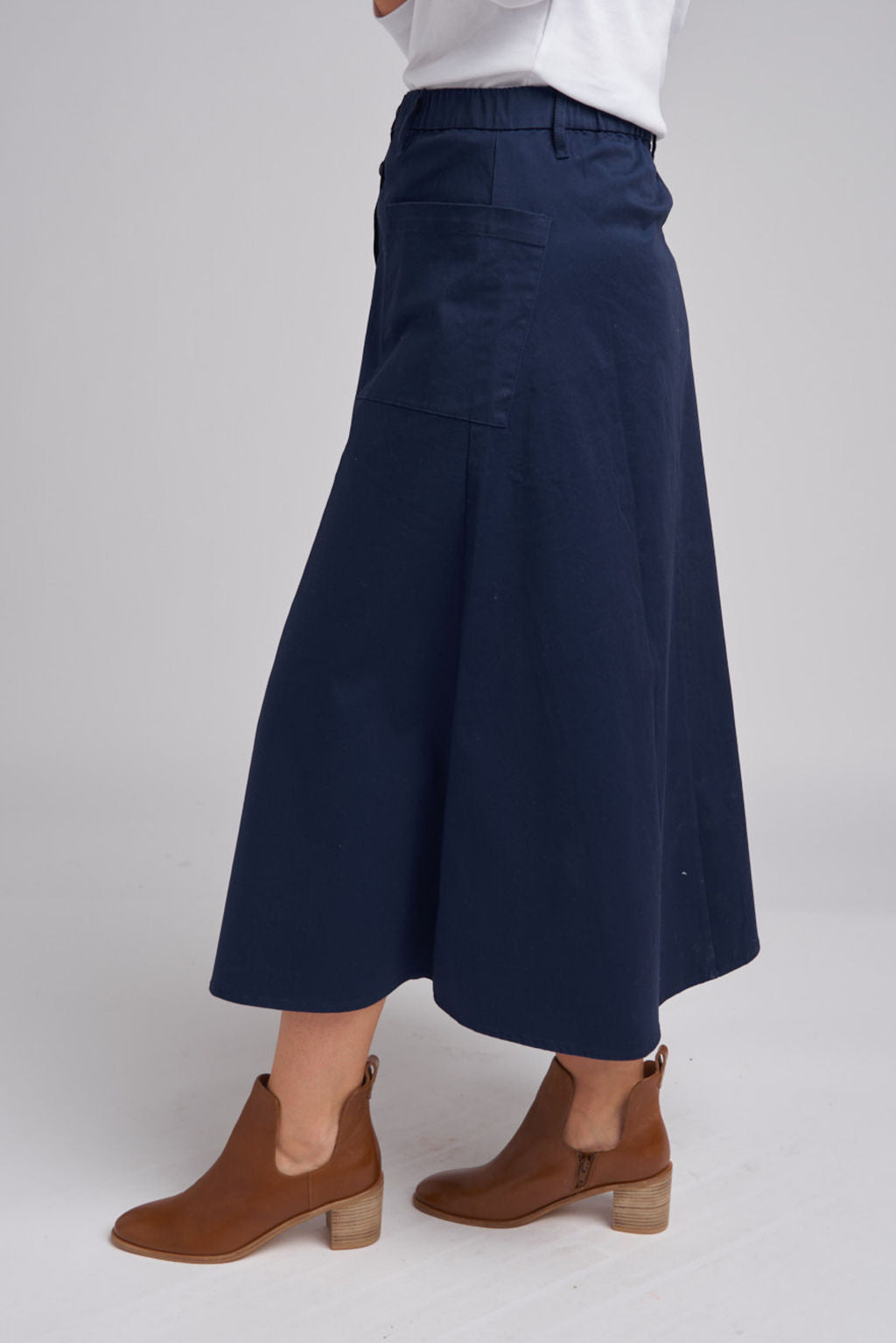 SKIRT BUTTON THROUGH POCKET