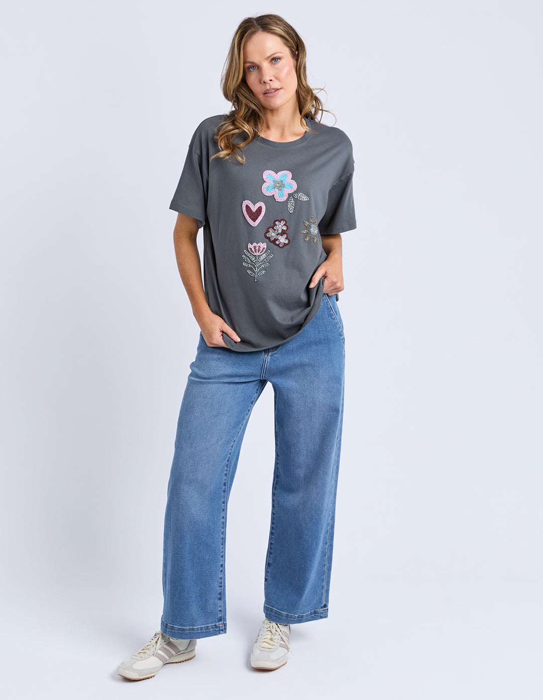 TEE ESTELLE
