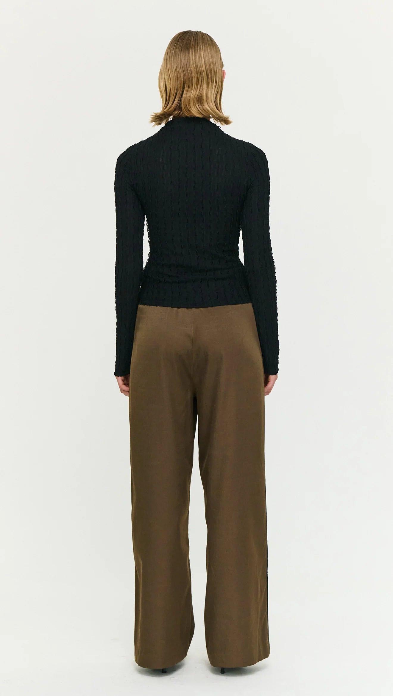 TOP DREW HIGH KNECK CRINKLE STITCH  - BLACK