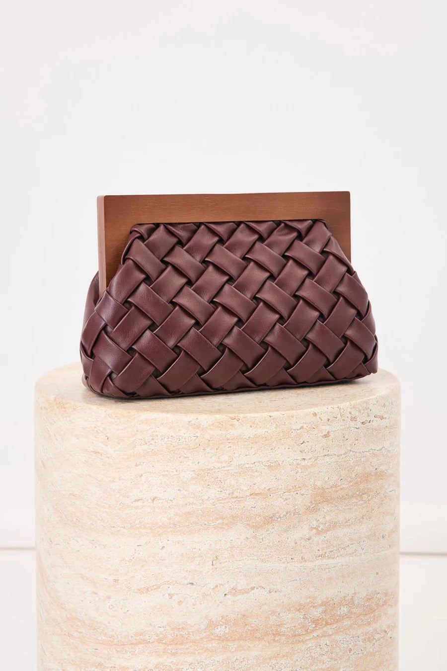 CLUTCH VIVIENNE WEAVE TIMBER FRAME - BURGUNDY