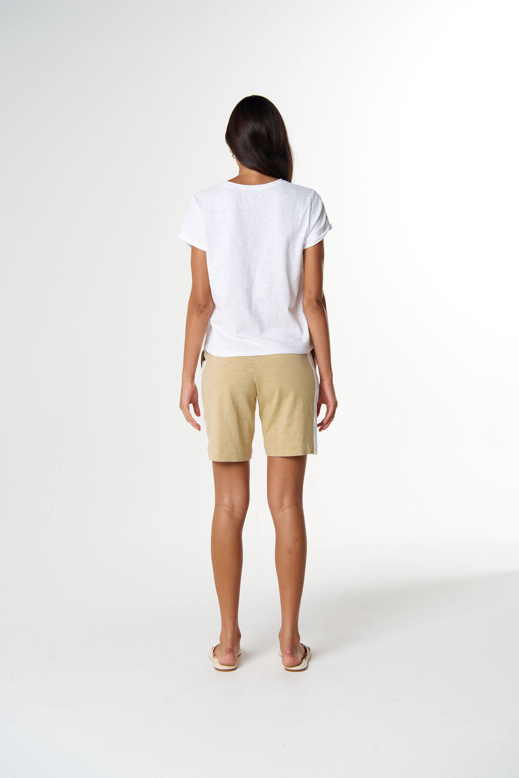 SHIRT EMBROIDERED V-NECK - WHITE/SAFARI