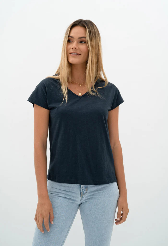 TEE MUST HAVE V-NECK