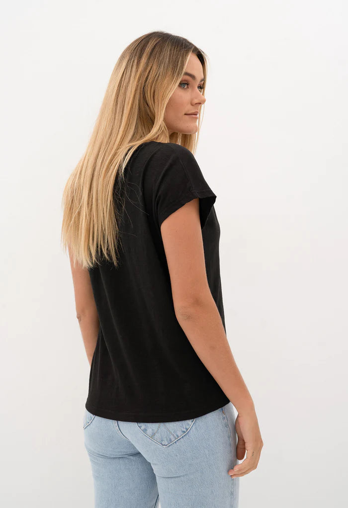 TEE MUST HAVE V-NECK
