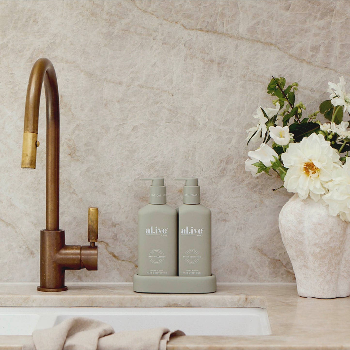 DUO COMPACT BATHROOM  - IVORY BLOOM