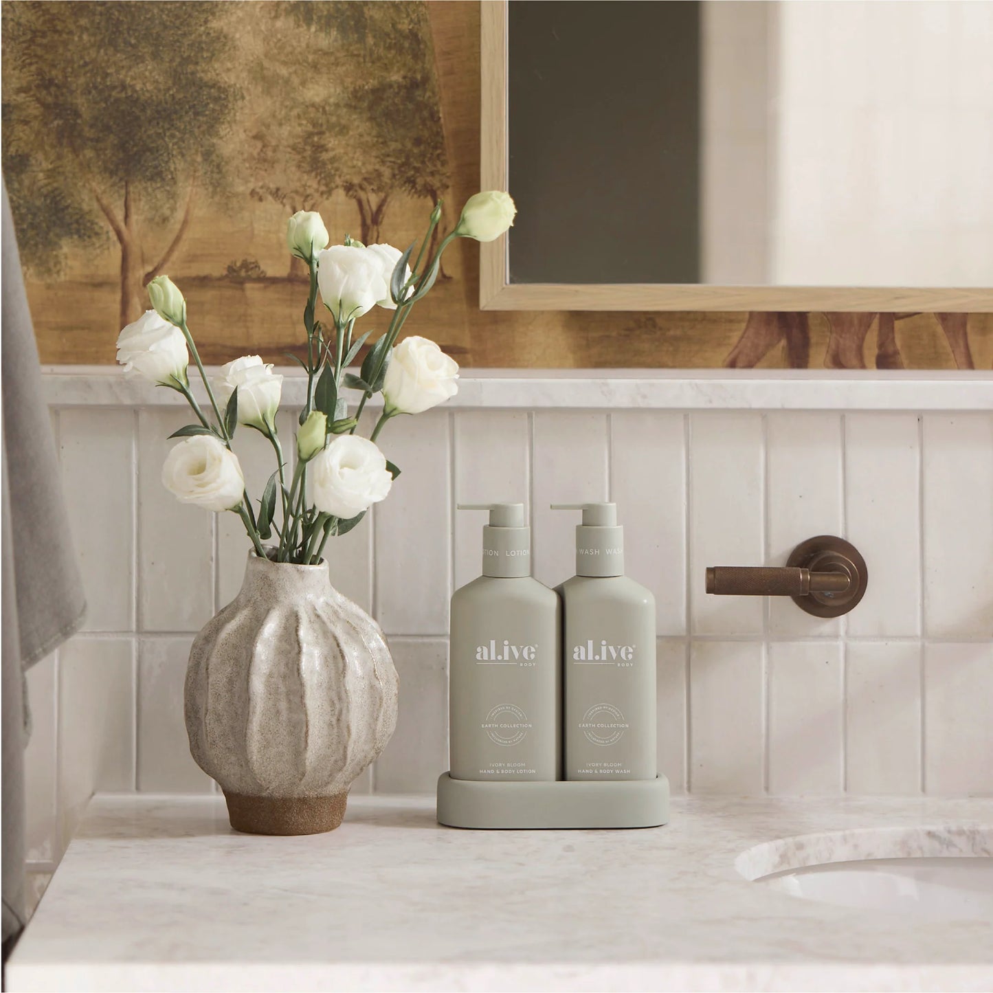 DUO COMPACT BATHROOM  - IVORY BLOOM