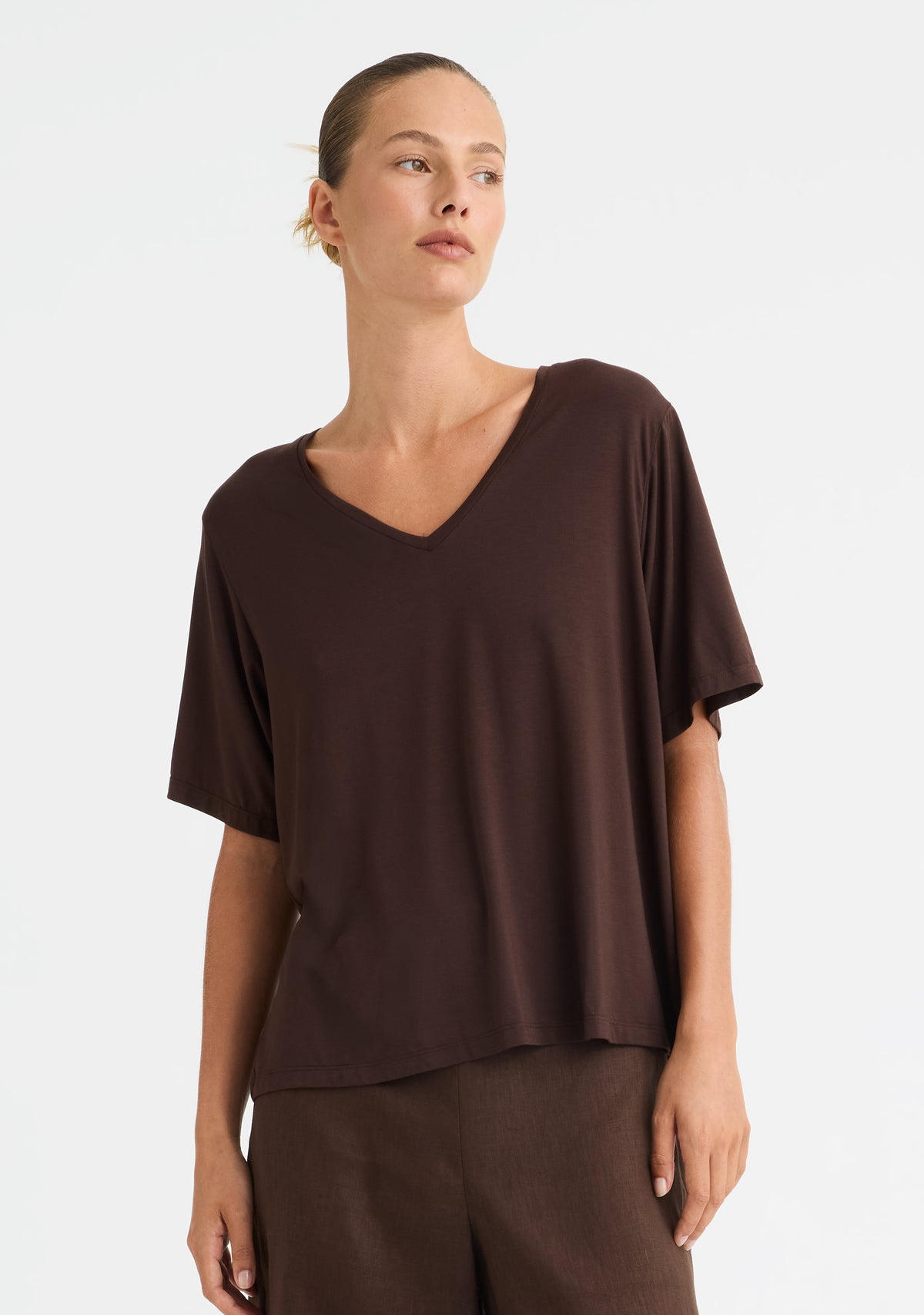 TEE MILLIE V-NECK - ESPRESSO