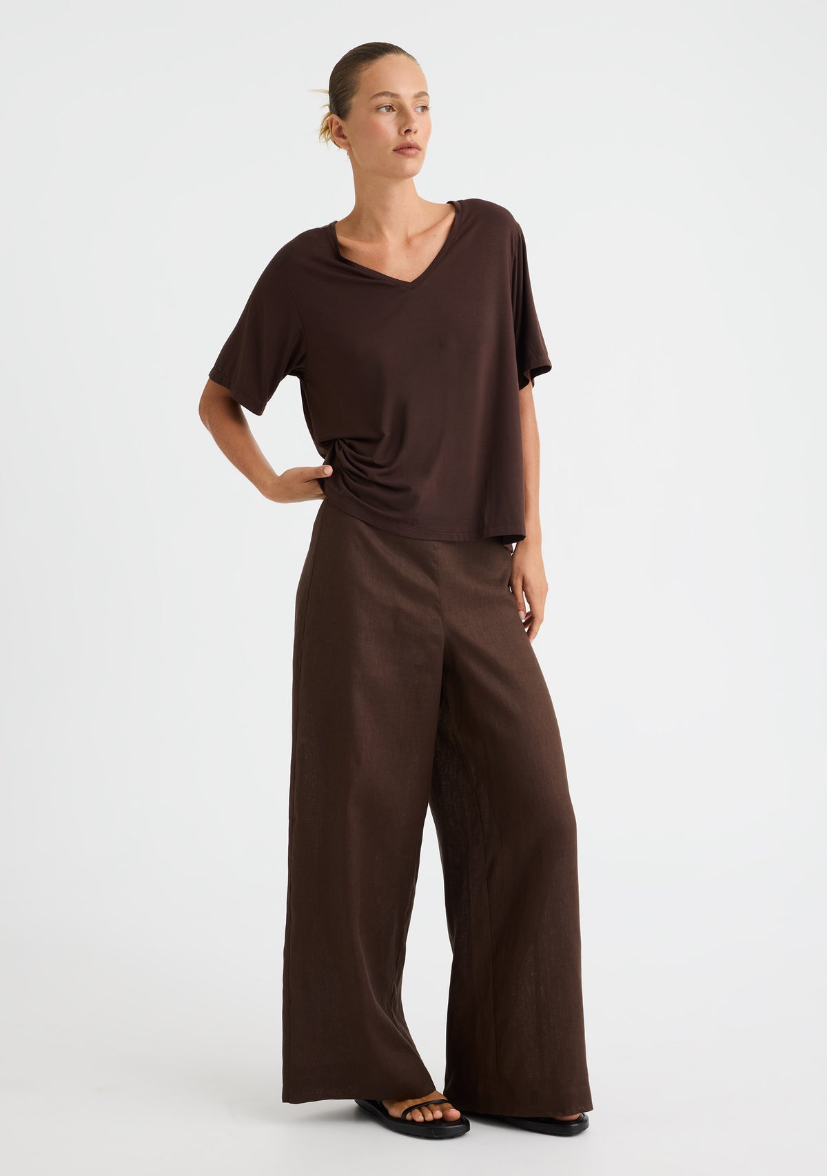 TEE MILLIE V-NECK - ESPRESSO