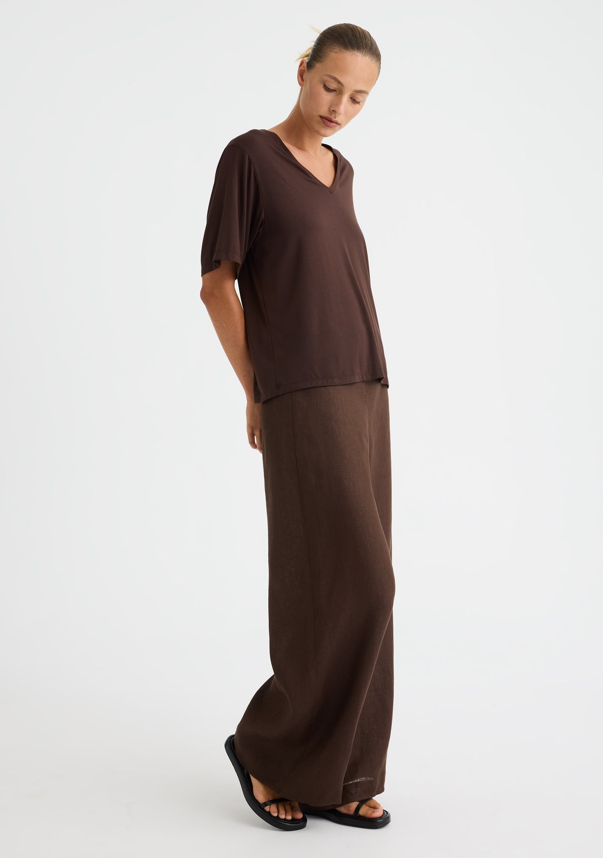 TEE MILLIE V-NECK - ESPRESSO