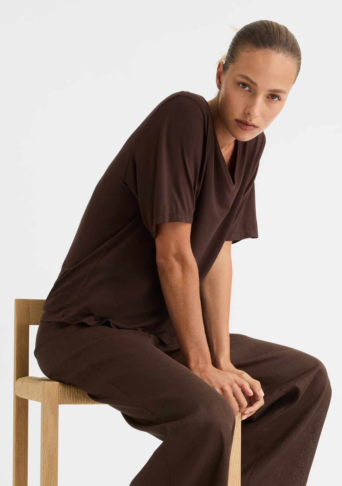 TEE MILLIE V-NECK - ESPRESSO
