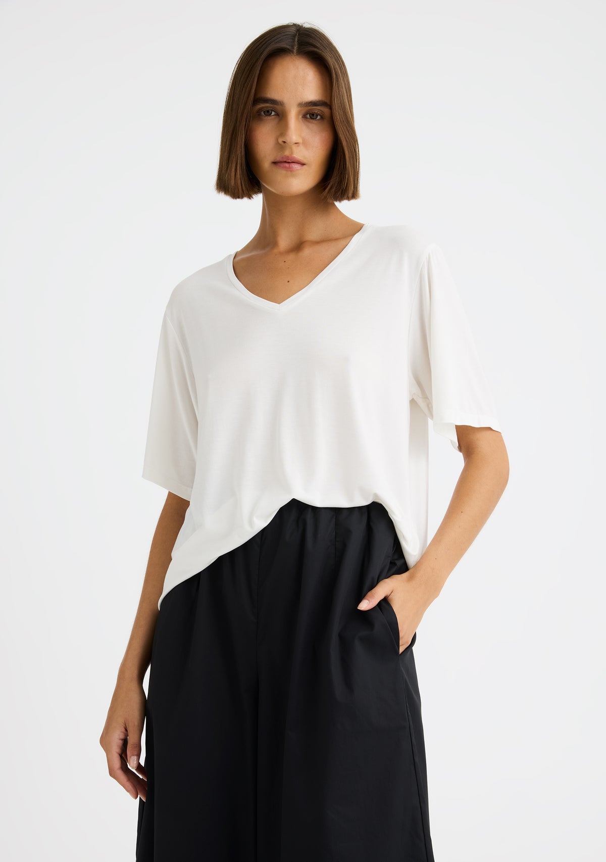 TEE MILLIE V-NECK - WHITE