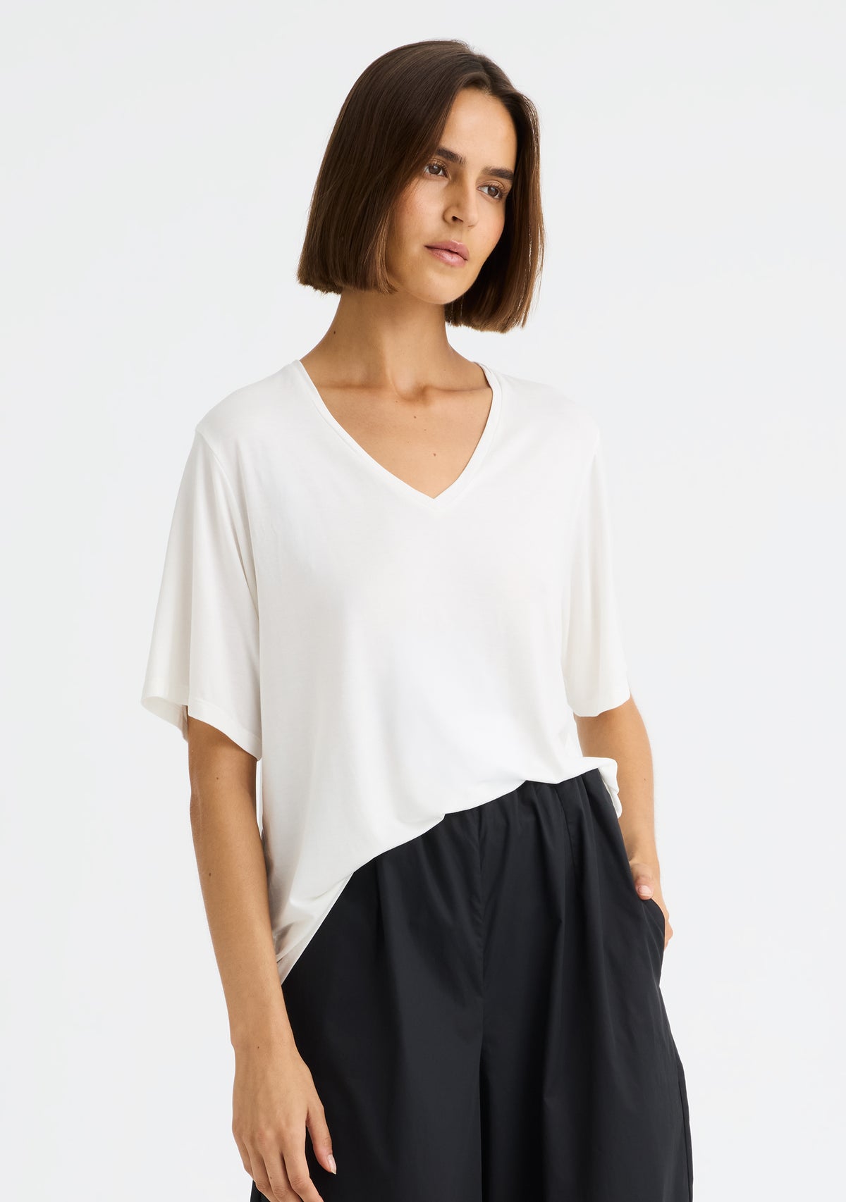 TEE MILLIE V-NECK - WHITE