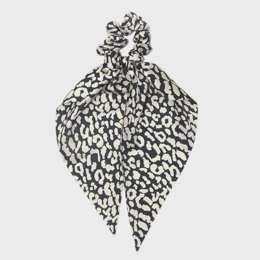 SCRUNCHIE SILK HAIR TIE - BLACK & WHITE LEOPARD