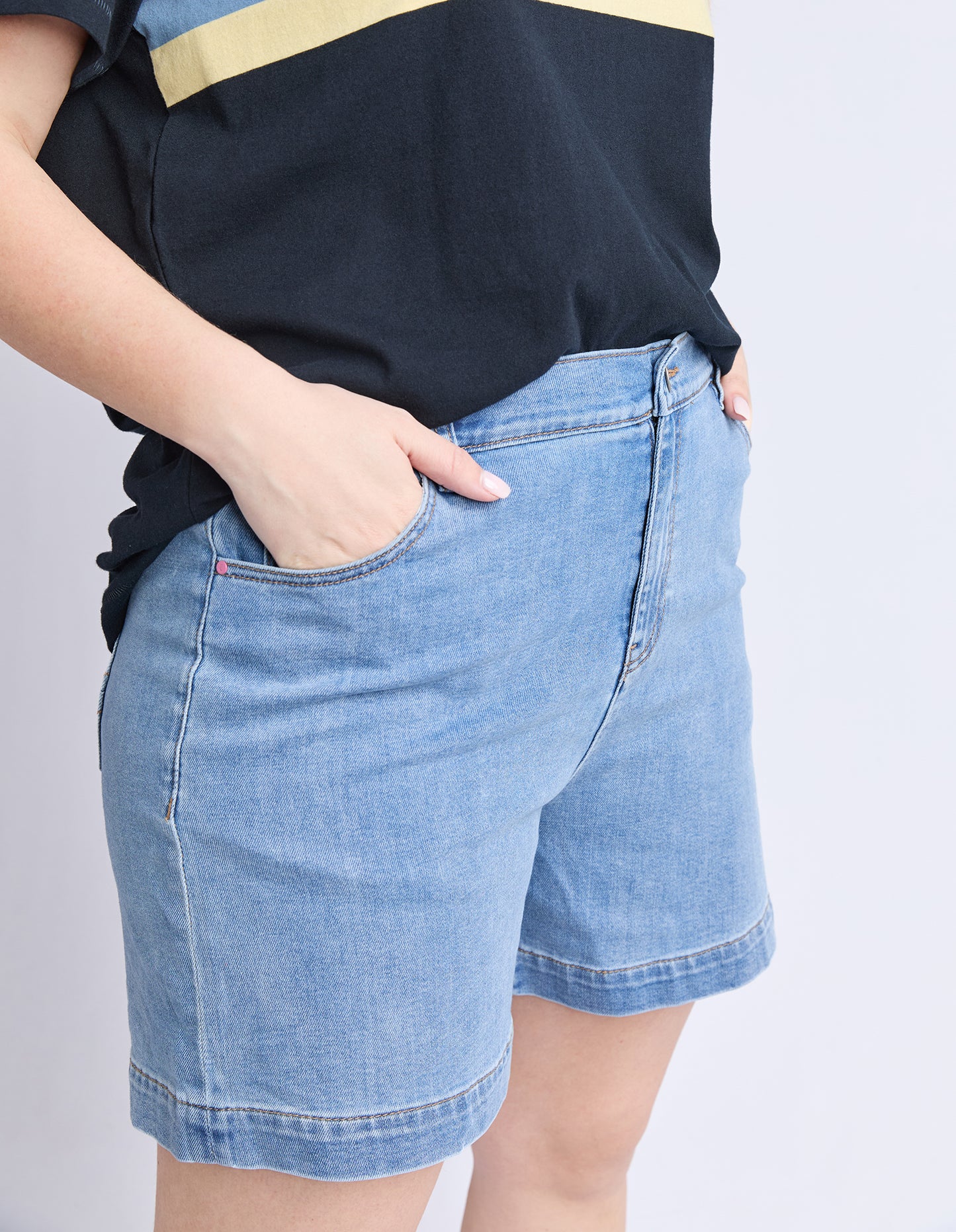 SHORT BIRDIE DENIM - LIGHT BLUE WASH