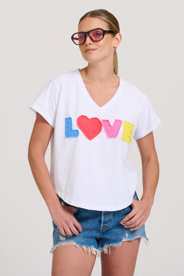 TEE V-NECK APPLIQUE LOVE - WHITE/MULTI